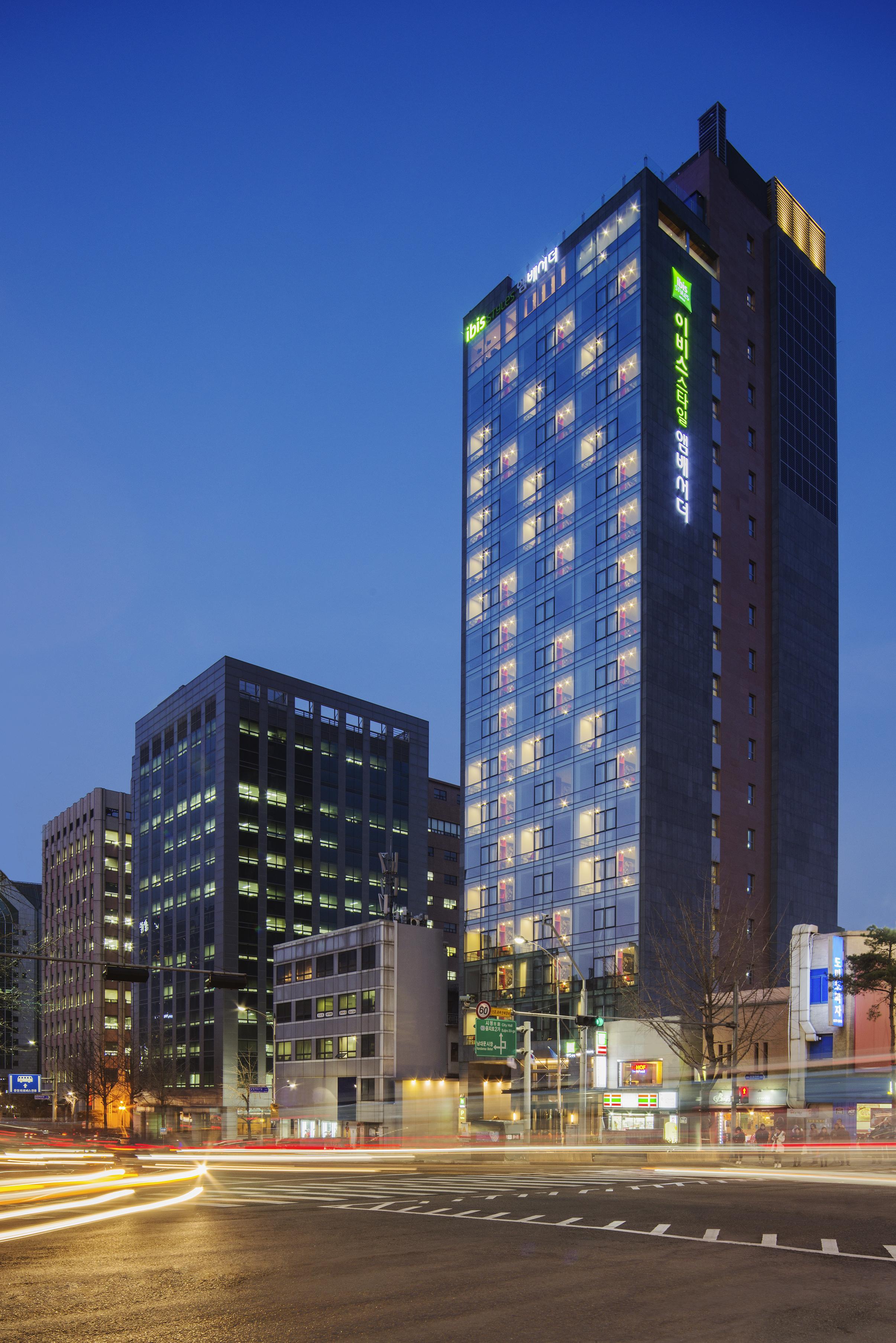 Ibis Styles Ambassador Seoul Myeong-Dong Hotel Екстериор снимка